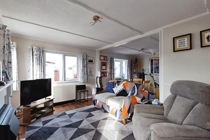 2 Bedroom Mobile/park Home For Sale In Osborne Road, Wisbech, PE13