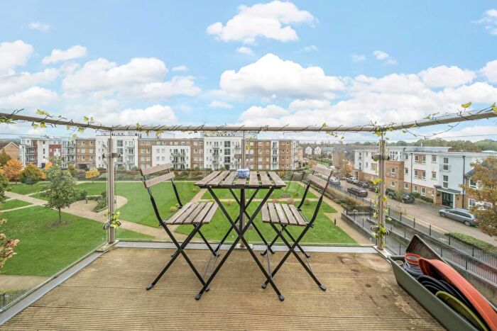 2 Bedroom Apartment To Rent In Heron Way Maidenhead, SL6