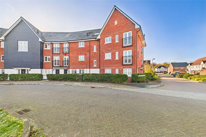2 Bedroom Flat For Sale In Fulmar Crescent, Bracknell, Berkshire, RG12