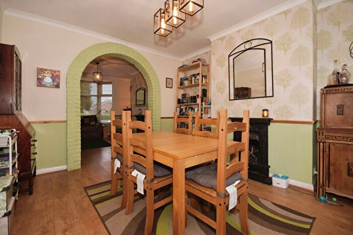 3 Bedroom Detached House For Sale In Prospect Road, Chesterfield, Derbyshire, S41