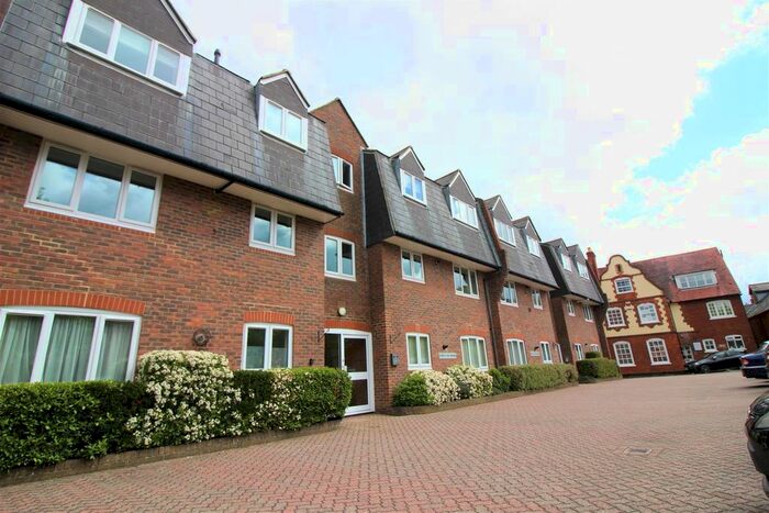 2 Bedroom Flat To Rent In Sennocke Court, Lime Tree Walk, Sevenoaks, TN13
