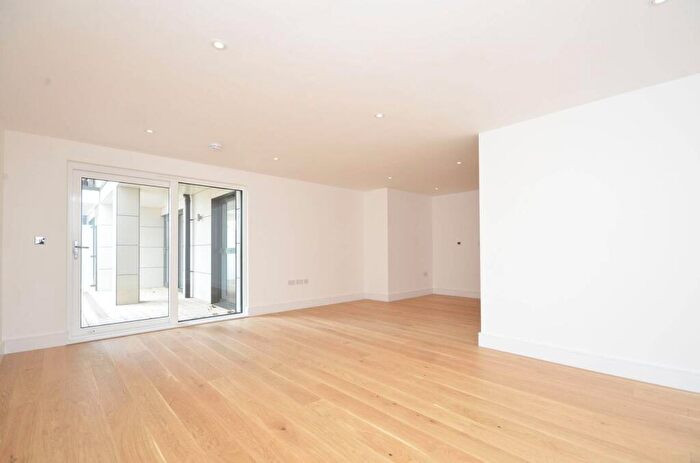 2 Bedroom Flat To Rent In Skerne Road, Kingston, Kingston Upon Thames, KT2