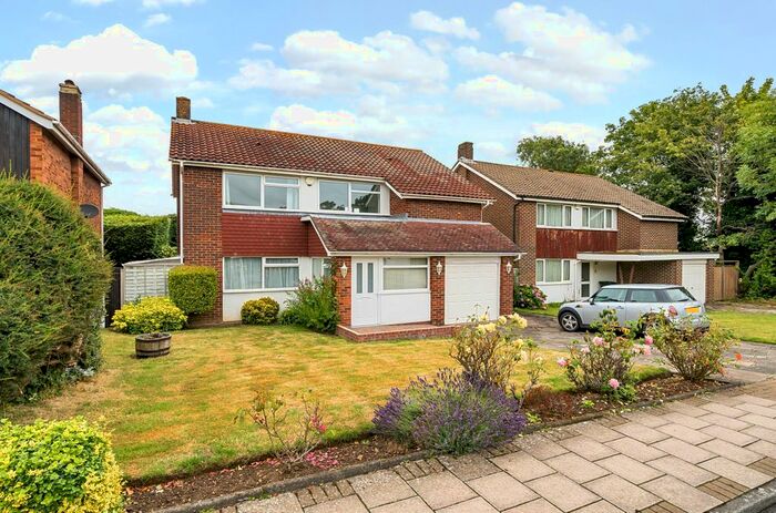 4 Bedroom Detached House To Rent In Starts Close, Farnborough, Orpington, Kent, BR6