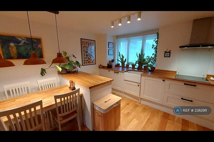 2 Bedroom Flat To Rent In Lockwood Square, London, SE16