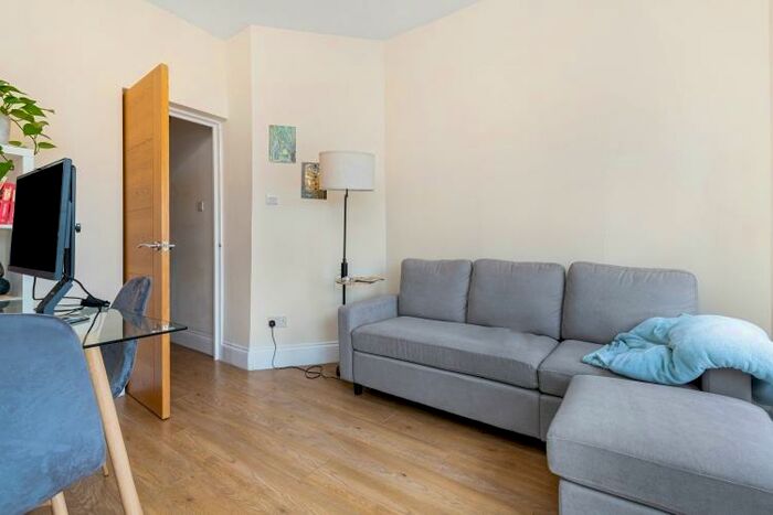 1 Bedroom Apartment To Rent In Clerkenwell Road London, EC1R