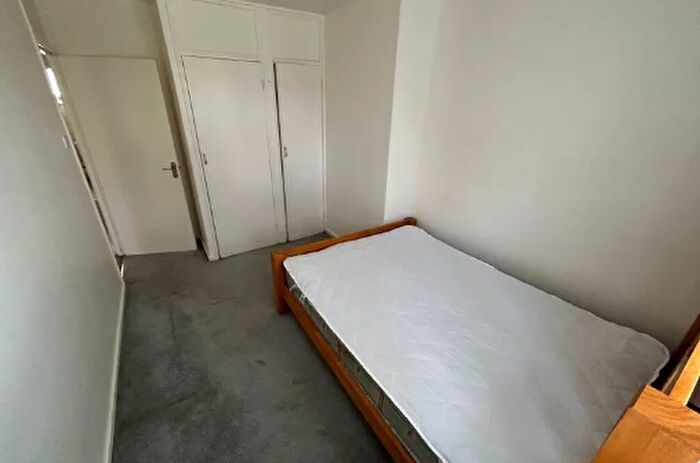4 Bedroom Flat To Rent In Cambridge Heath Road, London, E1