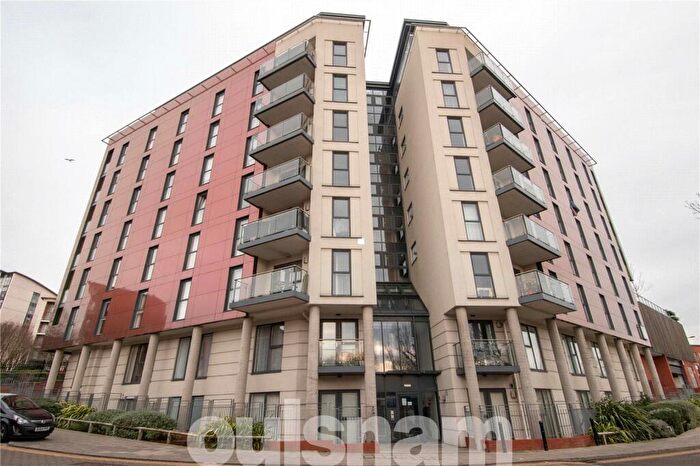 2 Bedroom Apartment To Rent In Bell Barn Road, Birmingham, West Midlands, B15