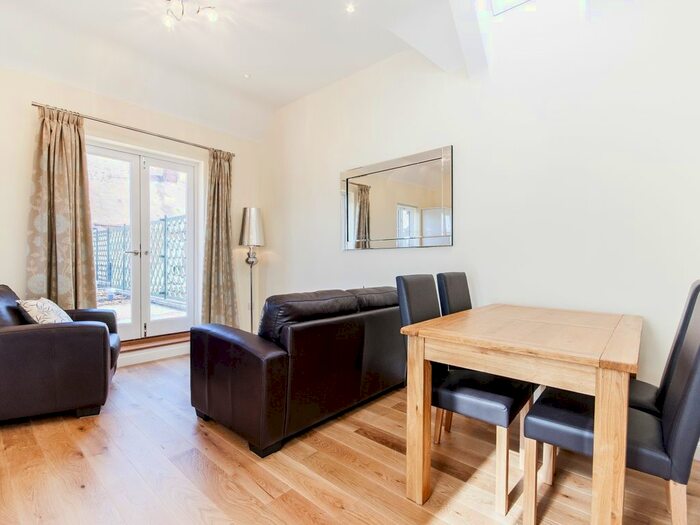 2 Bedroom Flat To Rent In Banbury Road, Oxford, OX2