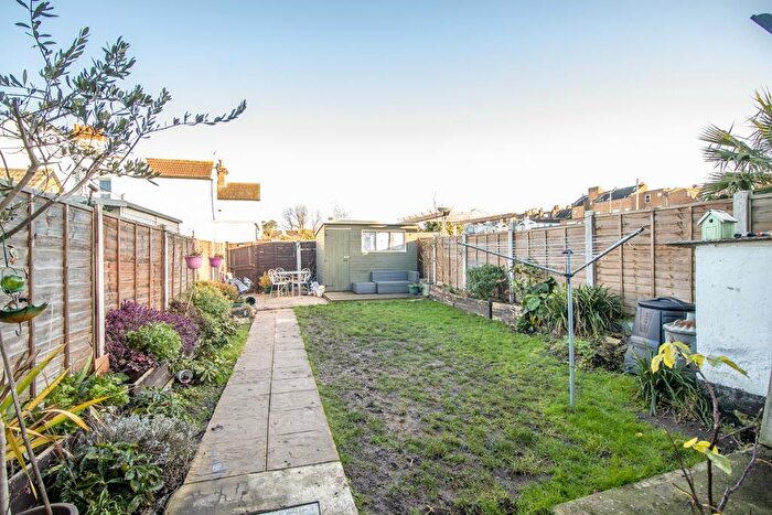 1 Bedroom Flat For Sale In Lifstan Way, Southend-on-Sea, SS1