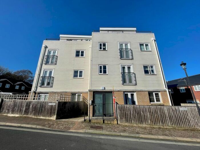 2 Bedroom Flat To Rent In Atherley Park Close, Shanklin, PO37