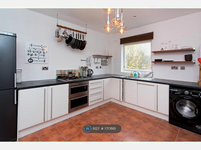 2 Bedroom Maisonette To Rent In Digby Crescent, London, N4