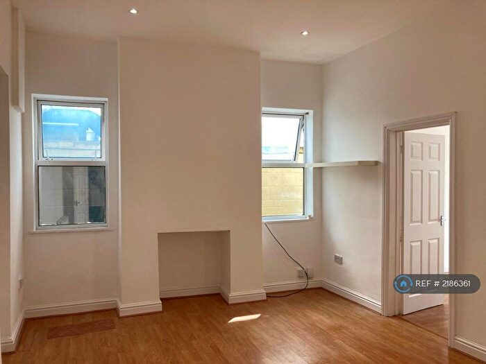 2 Bedroom Flat To Rent In Roath, Cardiff, CF24