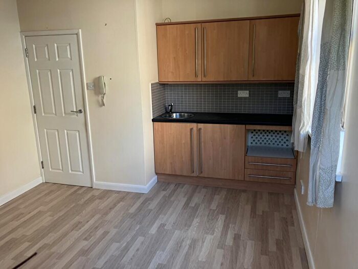 1 Bedroom Flat To Rent In Church Street, Paddock, Huddersfield, West Yorkshire, HD1