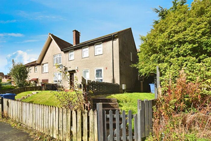 3 Bedroom Flat To Rent In Ferclay Street, Faifley, G81