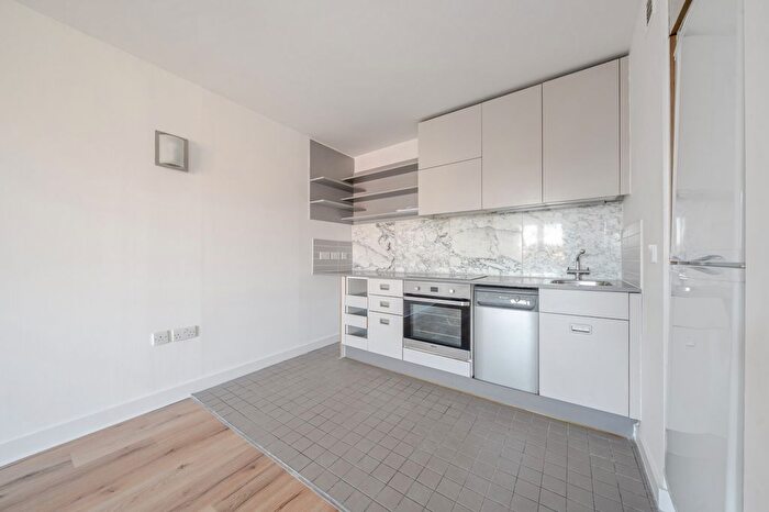 2 Bedroom Flat To Rent In Deals Gateway, London, SE13