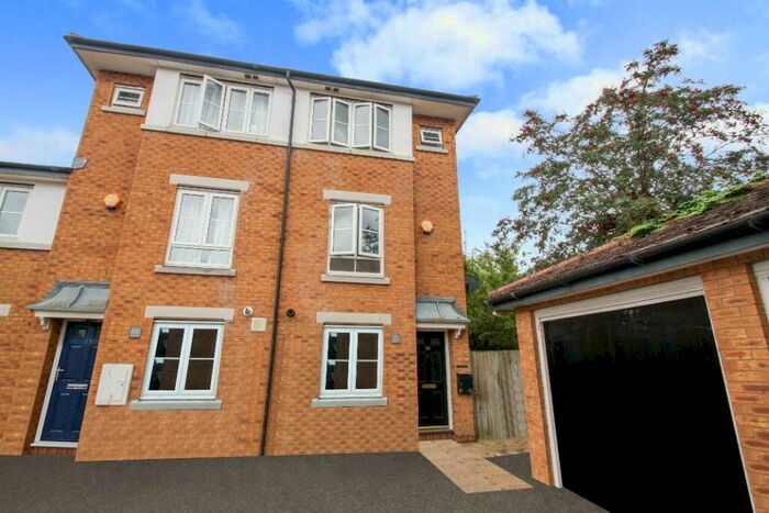 3 Bedroom Town House To Rent In Kathie Road, Bedford, Bedfordshire, MK42
