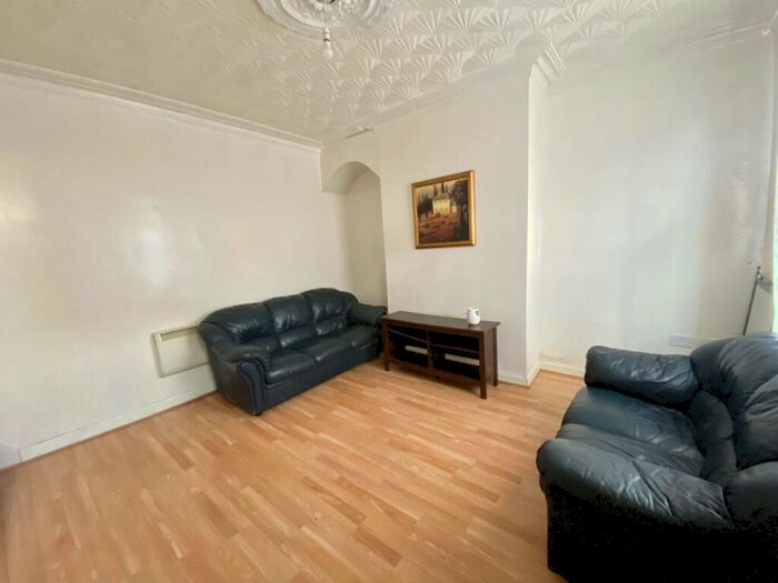 2 Bedroom House To Rent In Edgware Street, Leeds, LS8