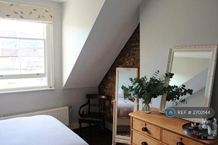 1 Bedroom Flat To Rent In Callcott Road, London, NW6