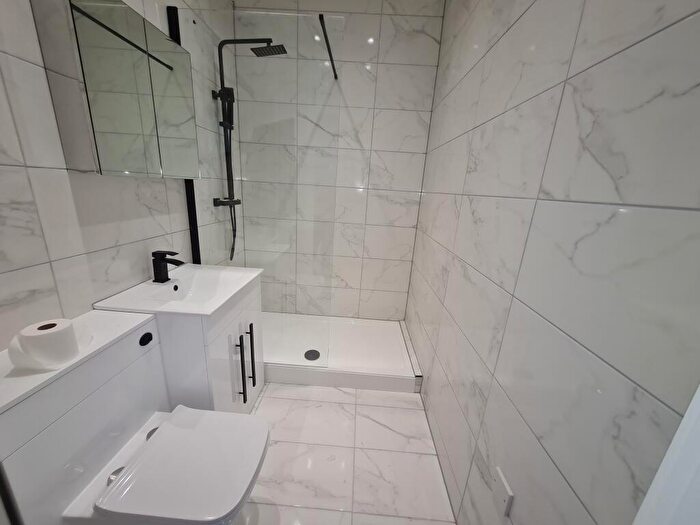 Flat To Rent In Argyle Street, LL11
