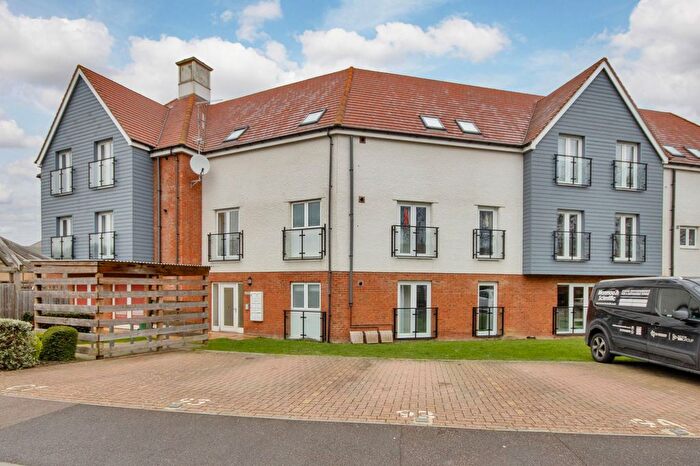 2 Bedroom Flat For Sale In Brooks Drive, West Malling, Kent, ME19