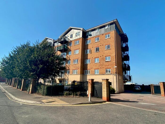 2 Bedroom Flat To Rent In Clifton Marine Parade, Gravesend, DA11