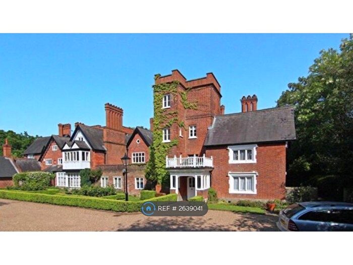 3 Bedroom Flat To Rent In Devey Close, London, KT2