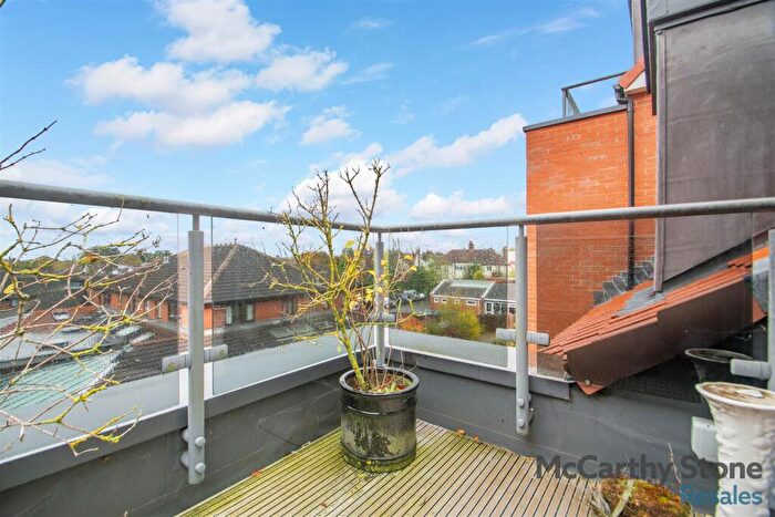 2 Bedroom Apartment For Sale In Devonshire Grange, Devonshire Avenue, Roundhay, Leeds, LS8