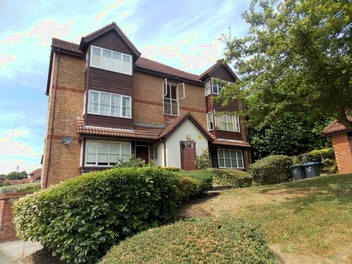 Apartment To Rent In Orchard Grove, London, SE20
