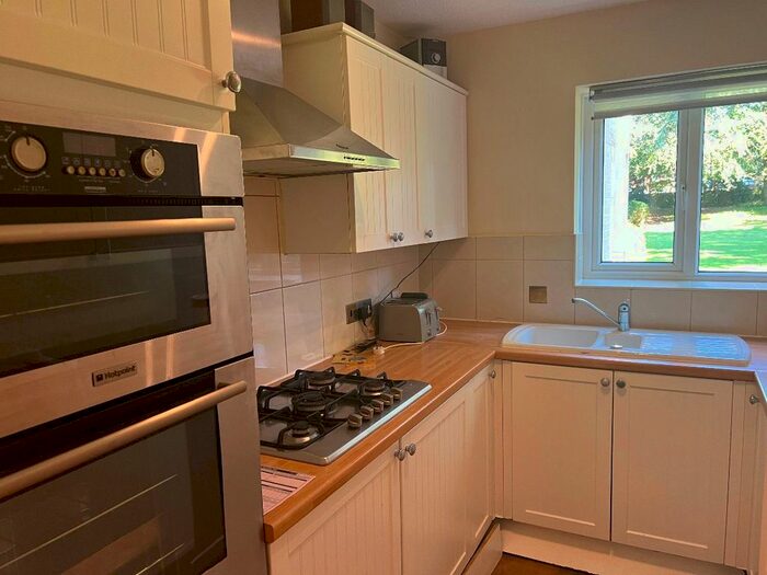 2 Bedroom Flat To Rent In Bourne Pines, - Christchurch Road, Bournemouth, BH1