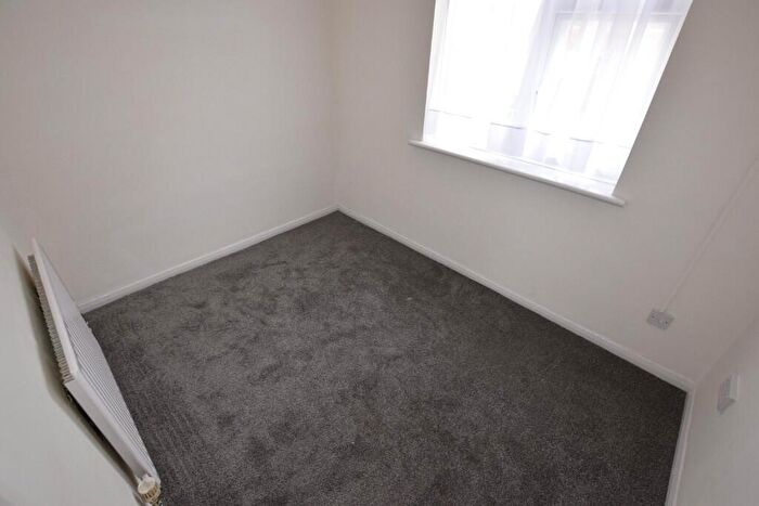 3 Bedroom Flat To Rent In Claremont Gardens, Ilford, London, IG3