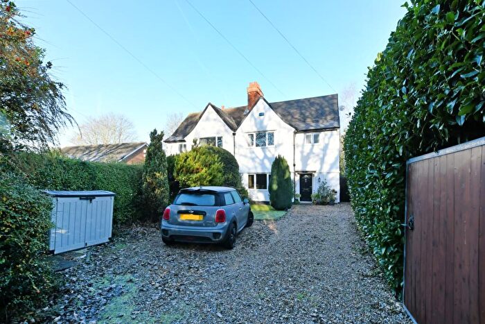 3 Bedroom Semi Detached House For Sale In Boythorpe Crescent, Chesterfield, Derbyshire, S40