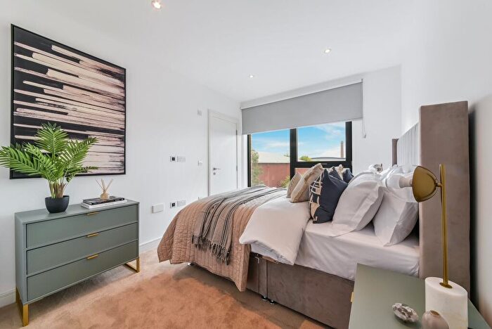 2 Bedroom Apartment To Rent In Grafton Quarter, Croydon, CR0