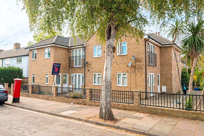 1 Bedroom Flat To Rent In Gainsborough Road, Kew, TW9
