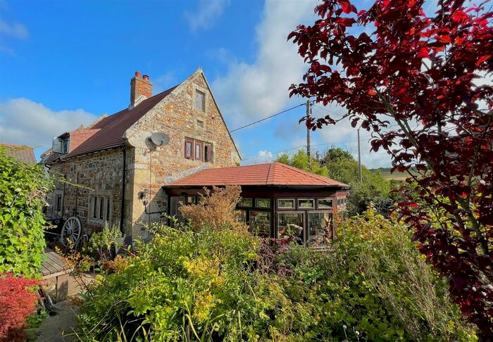 2 Bedroom Cottage For Sale In Sandy Way, Shorwell, Newport, PO30