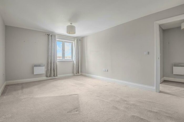 2 Bedroom Apartment To Rent In Maidenhead, Berkshire, SL6
