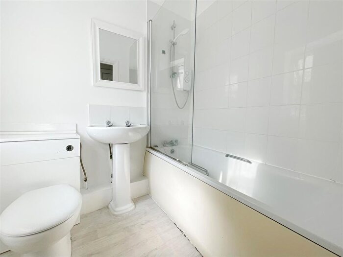 1 Bedroom Flat To Rent In Cavendish Place, Eastbourne, BN21