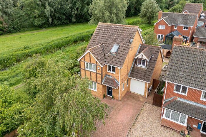 5 Bedroom Detached House For Sale In Lindisfarne Priory, Bedford, MK41