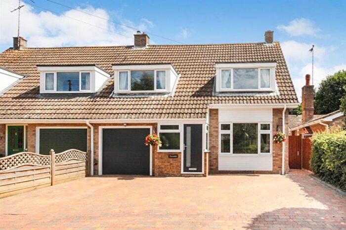 4 Bedroom Semi-Detached House For Sale In Bamfords Lane, Turvey, Bedfordshire, MK43