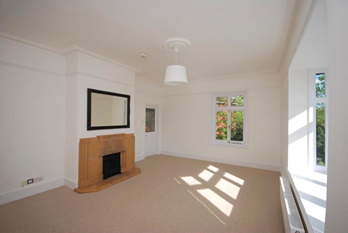 2 Bedroom Flat To Rent In Oaklands Road Bromley, BR1