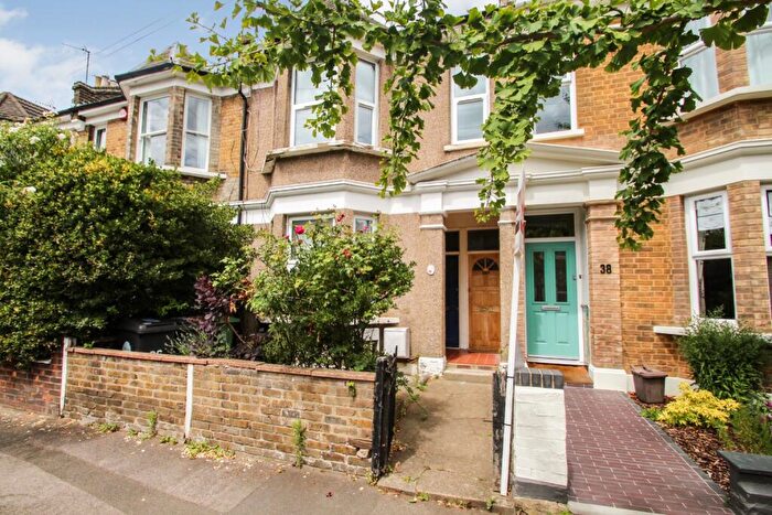 2 Bedroom Flat To Rent In Leybourne Road, Leytonstone, London, E11