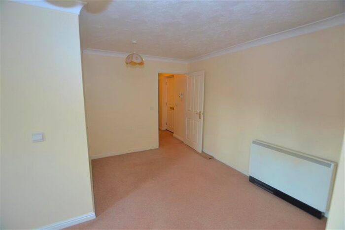 1 Bedroom Flat For Sale In Lovell Court, Parkway, Holmes Chapel, CW4