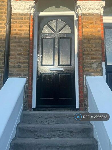 1 Bedroom Flat To Rent In Goodrich Road, London, SE22
