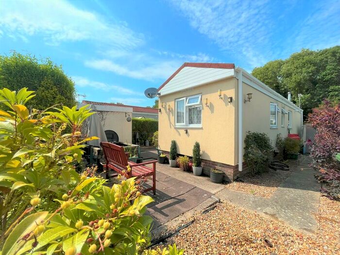 2 Bedroom Mobile Home For Sale In West End, Southampton, SO30