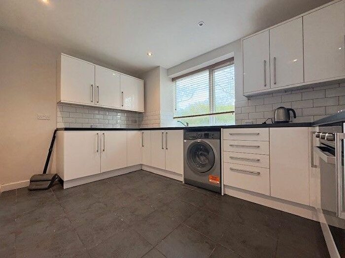 2 Bedroom Flat To Rent In Shard End Crescent, Birmingham, B34