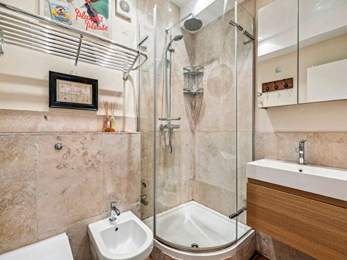 1 Bedroom Flat To Rent In Water Lane, Richmond, TW9
