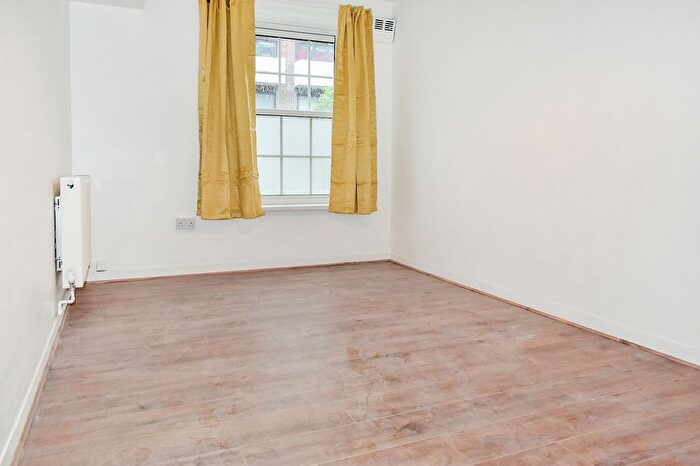 2 Bedroom Flat For Sale In Fallodon House, Union Grove, London, SW8
