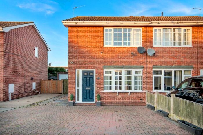 2 Bedroom Semi-Detached House For Sale In Westfield Close, Tickhill, Doncaster, DN11