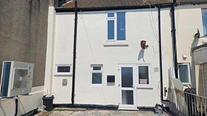 2 Bedroom Maisonette To Rent In High Street, Shoreham-by-Sea, BN43