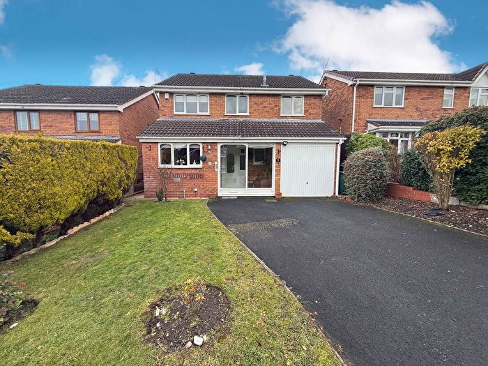4 Bedroom Detached House For Sale In Borrowdale Close, Lakeside, Amblecote, DY5