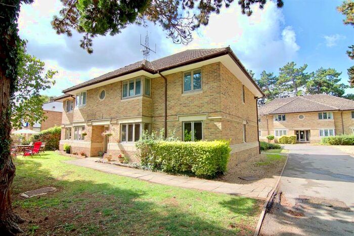 2 Bedroom Flat To Rent In Burford Road, Carterton, OX18